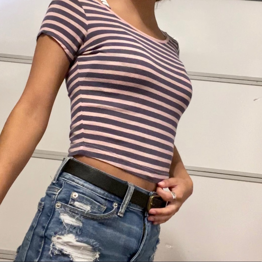 BabyPink & Gray stripped cropped Tee 💋
